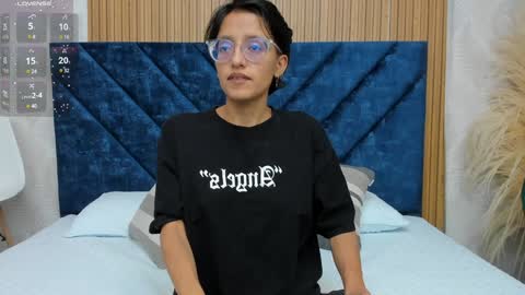 Snapshot of marge_lasander chatting on 02-08-25, 01:54 Aitana online show from 02-08-25, 01:54