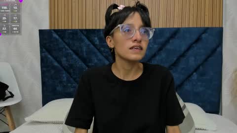 Snapshot of marge_lasander chatting on 02-18-25, 01:32 Aitana online show from 02-18-25, 01:32