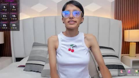 Snapshot of marge_lasander chatting on 12-16-25, 01:32 Aitana online show from 12-16-25, 01:32