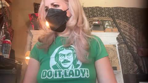 Elle online show from 10-31-25, 04:30