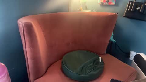 Elle online show from 12-01-25, 04:23