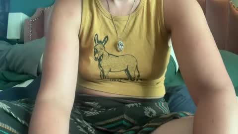 Snapshot of margolane chatting on 06-21-26, 11:51 Elle online show from 06-21-26, 11:51