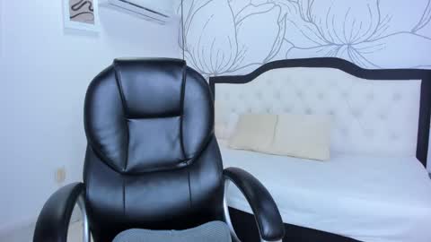 Snapshot of margot_smith chatting on 01-31-25, 12:07 Margot online show from 01-31-25, 12:07