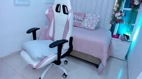 Snapshot of margot_smith chatting on 02-04-26, 12:22 Margot online show from 02-04-26, 12:22