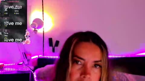 Snapshot of margoth_broke chatting on 11-21-25, 09:19 Margoth Broke online show from 11-21-25, 09:19