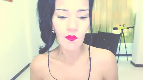 Snapshot of mari4you69 chatting on 09-10-25, 01:44 mari4you69 online show from 09-10-25, 01:44