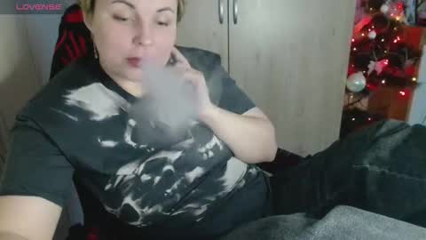 Mari online show from 12-17-25, 06:52