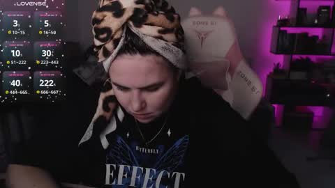 mari moore online show from 11-28-25, 07:00