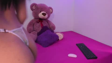 alejita  independent online show from 09-12-25, 04:29