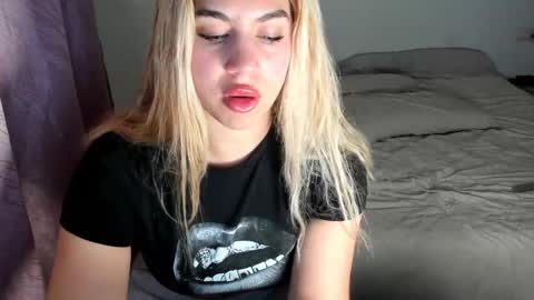 Snapshot of maria_mad chatting on 11-13-25, 10:52 Itslablonde online show from 11-13-25, 10:52