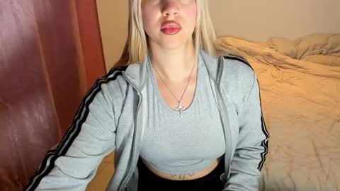 Snapshot of maria_mad chatting on 11-16-25, 09:31 Itslablonde online show from 11-16-25, 09:31