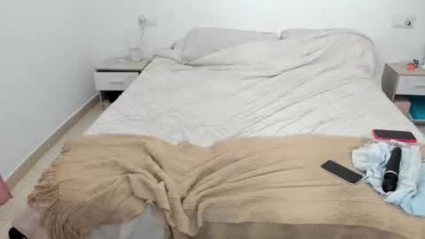 Snapshot of maria_mad chatting on 11-22-25, 01:15 Itslablonde online show from 11-22-25, 01:15