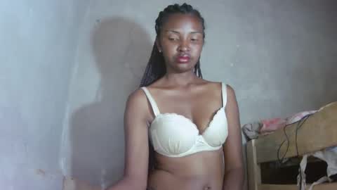 Snapshot of mariah586 chatting on 09-17-25, 03:14 Maria online show from 09-17-25, 03:14
