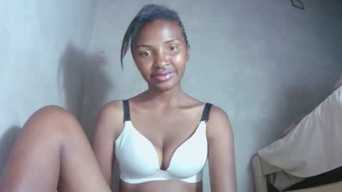 Snapshot of mariah586 chatting on 10-16-25, 09:38 Maria online show from 10-16-25, 09:38