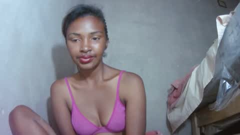 Snapshot of mariah586 chatting on 10-17-25, 11:51 Maria online show from 10-17-25, 11:51