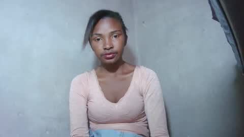 Snapshot of mariah586 chatting on 10-21-25, 01:23 Maria online show from 10-21-25, 01:23