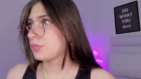 Snapshot of mariam_scott18 chatting on 01-12-25, 10:22 Mariam online show from 01-12-25, 10:22