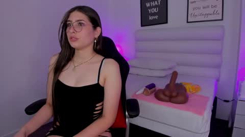 Snapshot of mariam_scott18 chatting on 01-22-25, 01:31 Mariam online show from 01-22-25, 01:31