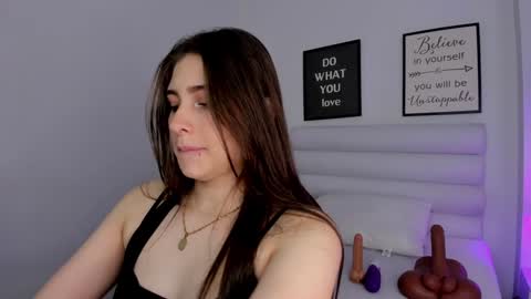 Snapshot of mariam_scott18 chatting on 02-05-25, 07:10 Mariam online show from 02-05-25, 07:10