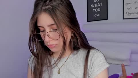 Snapshot of mariam_scott18 chatting on 02-06-25, 01:16 Mariam online show from 02-06-25, 01:16