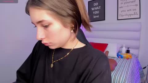 Snapshot of mariam_scott18 chatting on 02-26-25, 05:07 Mariam online show from 02-26-25, 05:07
