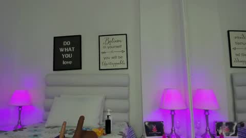 Snapshot of mariam_scott18 chatting on 03-04-25, 05:03 Mariam online show from 03-04-25, 05:03