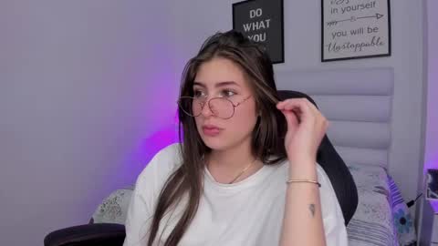 Snapshot of mariam_scott18 chatting on 03-04-25, 08:05 Mariam online show from 03-04-25, 08:05