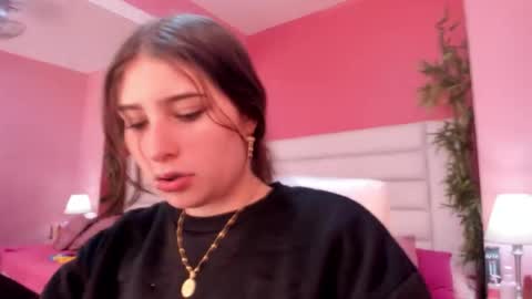 Snapshot of mariam_scott18 chatting on 09-30-25, 03:00 Mariam online show from 09-30-25, 03:00