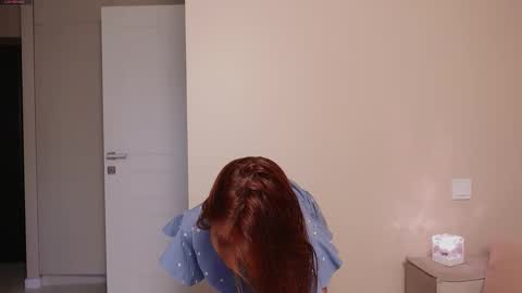 Snapshot of mariameella chatting on 10-21-25, 08:26 mariameella online show from 10-21-25, 08:26