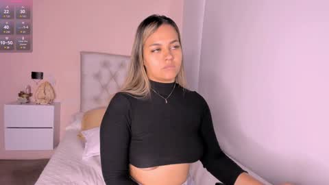 Mariana Roe online show from 01-12-25, 03:03