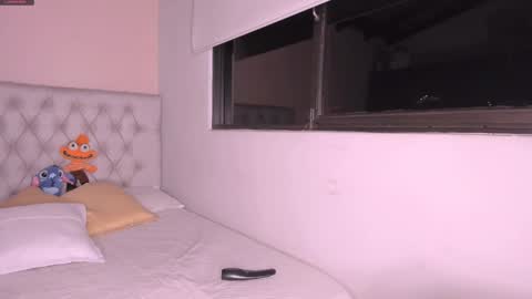 Mariana Roe online show from 01-17-25, 03:34