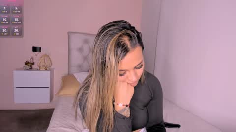 Mariana Roe online show from 01-25-25, 03:40