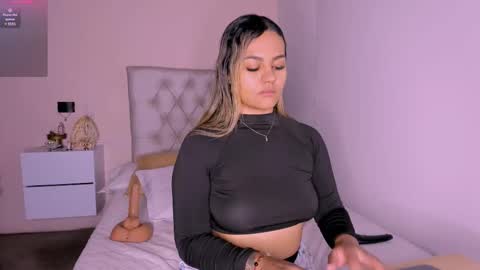 Mariana Roe online show from 03-06-25, 07:25