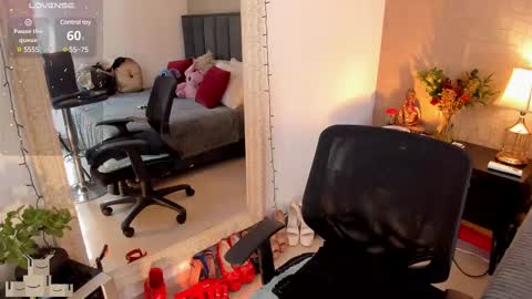 Snapshot of mariana_c chatting on 02-22-25, 02:30 Mar y online show from 02-22-25, 02:30