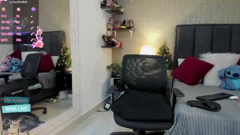 Snapshot of mariana_c chatting on 12-03-25, 03:10 Mar y online show from 12-03-25, 03:10