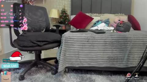 Snapshot of mariana_c chatting on 12-22-25, 01:19 Mar y online show from 12-22-25, 01:19