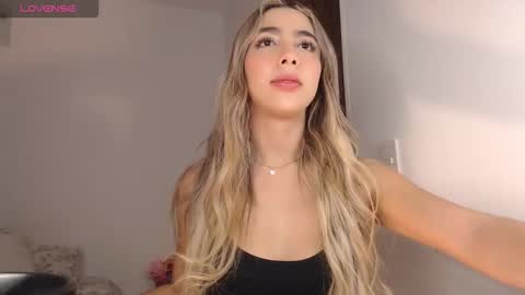 Mariana online show from 10-27-25, 03:43