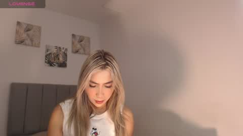 Mariana online show from 06-12-26, 01:26