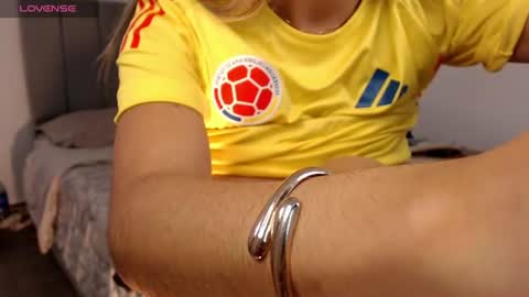 Snapshot of mariana_es chatting on 06-27-26, 05:18 Mariana online show from 06-27-26, 05:18