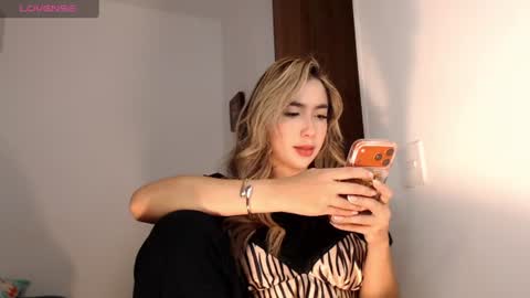 Snapshot of mariana_es chatting on 07-15-26, 10:26 Mariana online show from 07-15-26, 10:26