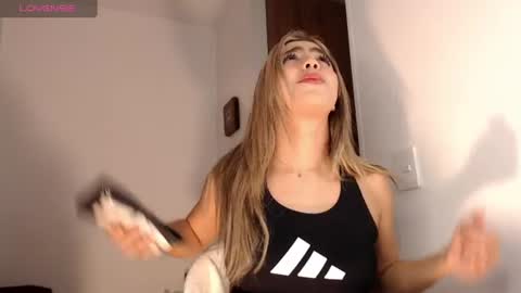 Snapshot of mariana_es chatting on 07-22-26, 02:14 Mariana online show from 07-22-26, 02:14
