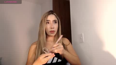 Snapshot of mariana_es chatting on 08-04-26, 02:48 Mariana online show from 08-04-26, 02:48