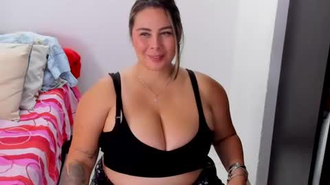 Snapshot of mariana_mr chatting on 07-04-26, 09:26 M A R I A N A online show from 07-04-26, 09:26