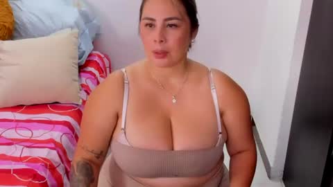 Snapshot of mariana_mr chatting on 07-08-26, 01:15 M A R I A N A online show from 07-08-26, 01:15