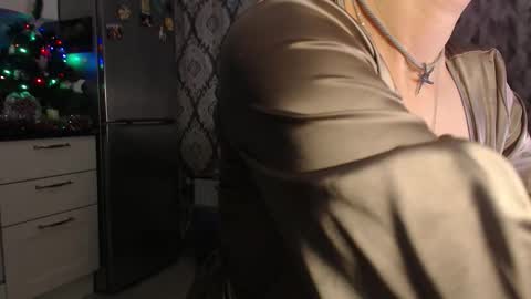 Snapshot of mariana_mur chatting on 12-18-25, 07:14 MarianaMur online show from 12-18-25, 07:14