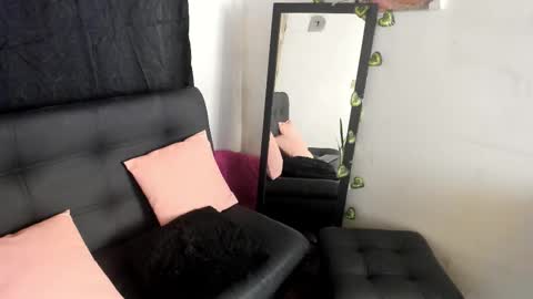 Snapshot of marianagomez__ chatting on 10-03-25, 08:33 Mariana online show from 10-03-25, 08:33