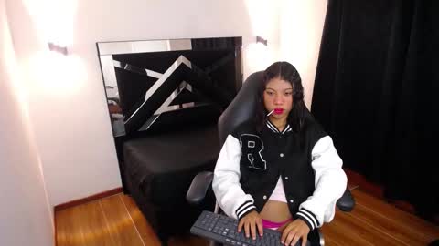 Snapshot of marianarojas_ chatting on 11-24-25, 04:01 Mariana online show from 11-24-25, 04:01