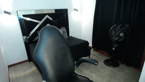 Mariana online show from 06-15-26, 02:03