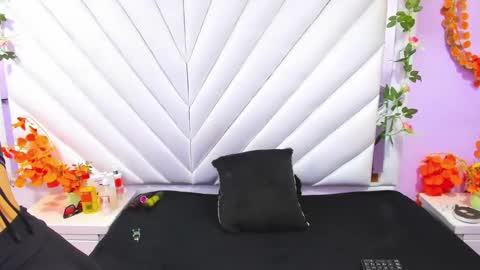 MarianaThomsop online show from 12-14-25, 09:19