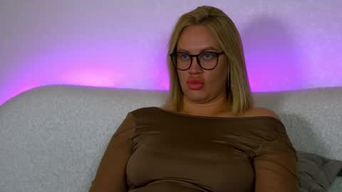 Maria online show from 10-23-25, 07:07